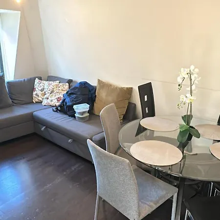 Ladbroke Grove Apartment